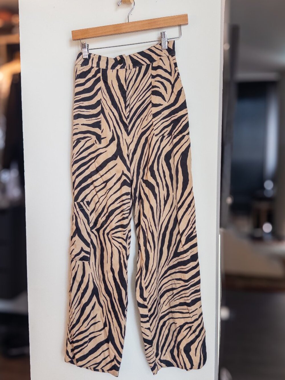 Gently worn ZARA zebra print wide-leg cargo pants - XS